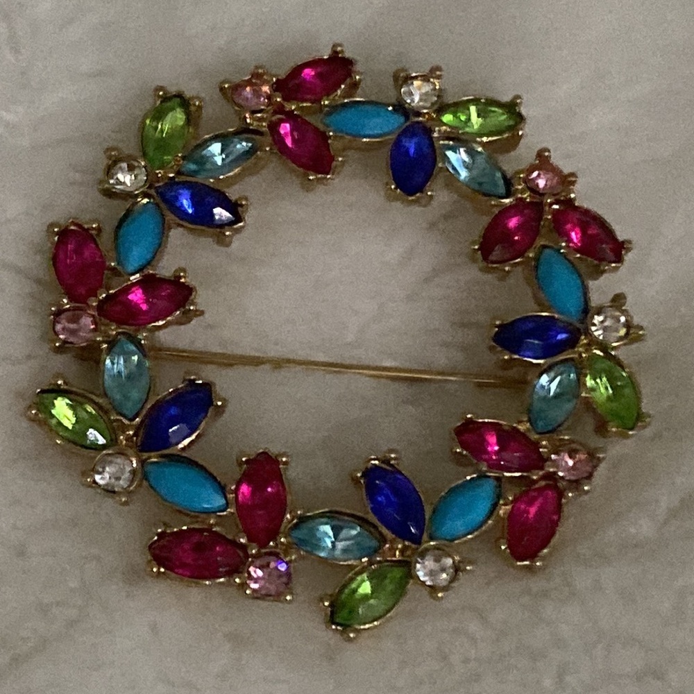 Vintage Circle Wreath Multi Colored  Pin Avon